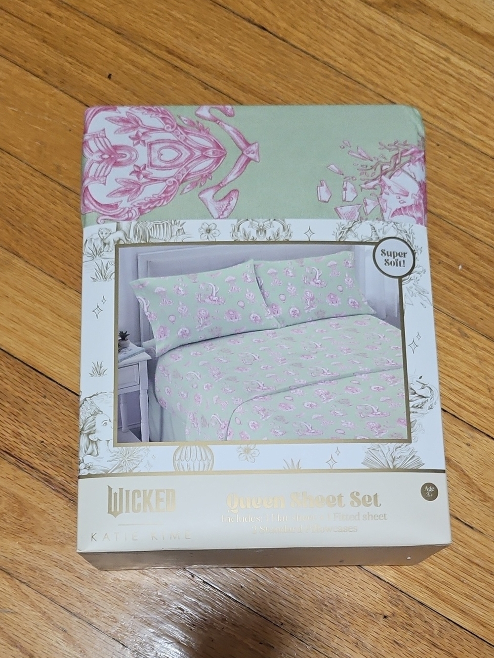 Wicked Queen Sheet Set - Pastel Green with Pink Floral